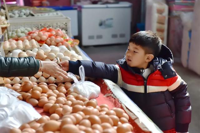 孩子写“零花钱申请书”申请100块，给小票自证，网友：太乖了