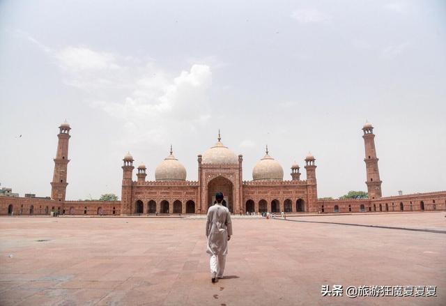 旅行百事通：莫卧儿最有代表性建筑、世界最大清真寺之一，就在巴基斯坦拉合尔