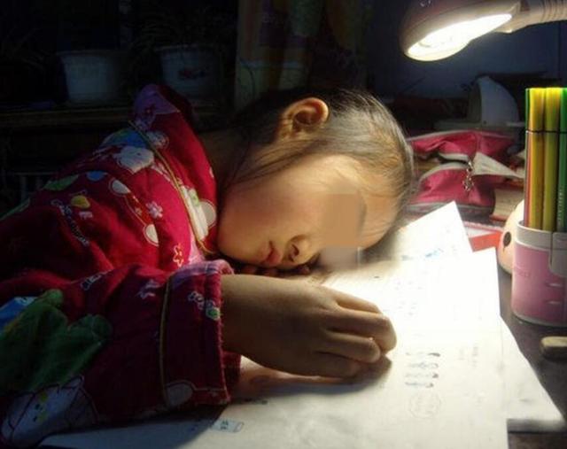[你的育儿经]放弃努力的孩子，可能无法摆脱“习得性无助”效应，需要做出调整