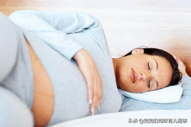 【你的育儿经】怀孕后准妈妈是左侧睡还是右侧睡好？妇产科医生：很有讲究！