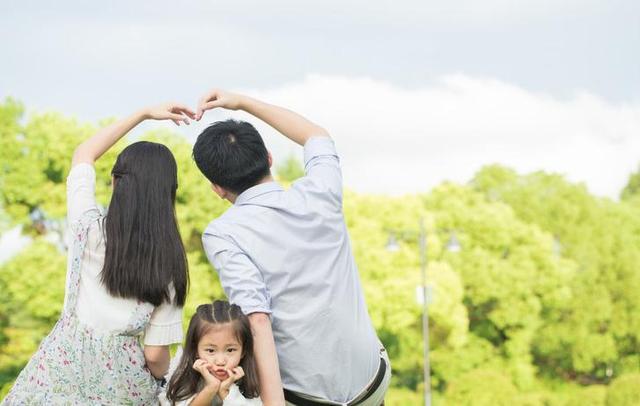 女大三抱金砖？医学证明：男大女更有利于生育，夫妻最佳年龄差