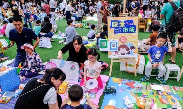 思念淡如水|幼儿园办“跳蚤市场”,儿子两手空空回家,宝妈:我2千块机器人