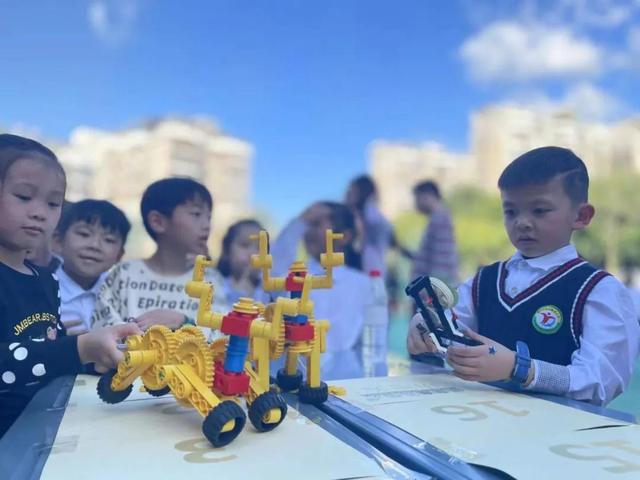 满满黑科技！晋安这所小学举行校园科技节活动