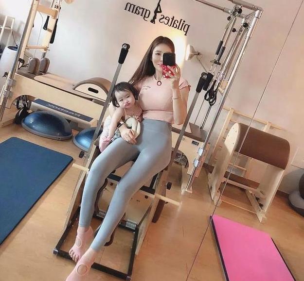 你的育儿经|宝妈生娃后晒娃,因身材太好火了,网友:这身材生过娃?