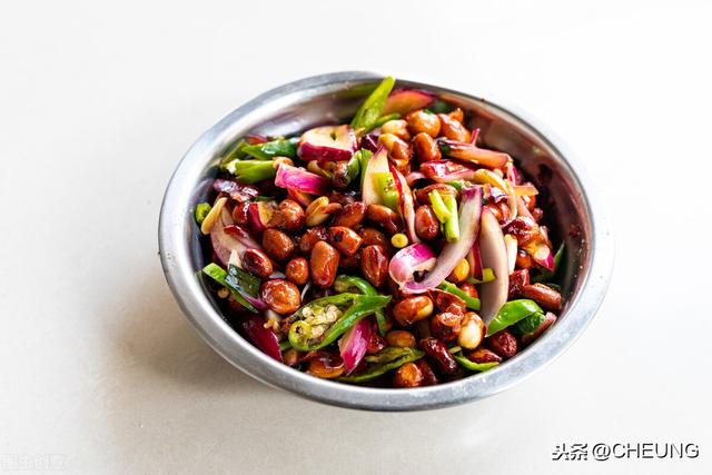 教你做道万能下酒菜，老醋洋葱花生米，酸甜香脆超入味，做法简单
