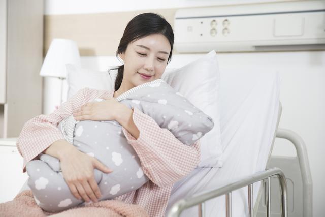 爱在屋檐下|坐月子洗澡有讲究，过来宝妈：坚持这样洗，身体基本上不会落病根