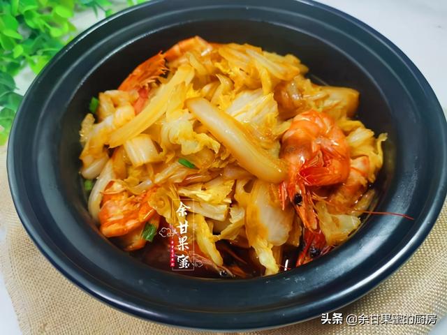 别总用五花肉焖白菜了，换这食材，咸鲜味美，简单又下饭