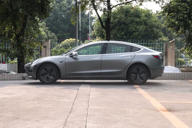 特斯拉改色电光钛灰，model2的发布，3是时候成熟