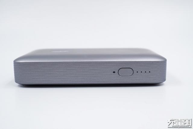 自带HDMI支持4K视频拓展，紫米多功能充电宝深度评测