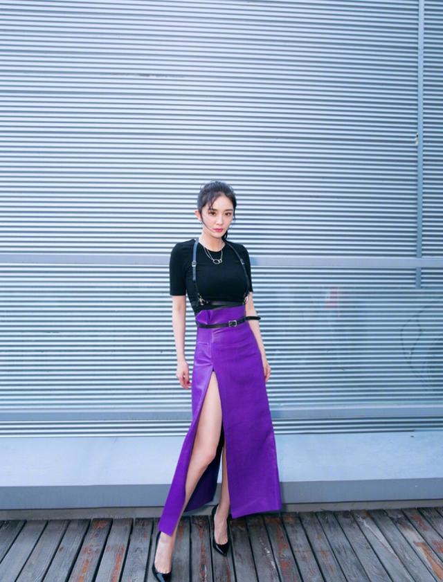 家住魔仙堡|杨幂真是太会穿了！在裙子意想不到的地方剪开，谁知却成全场最潮