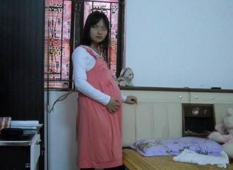 纯美小青年|女子怀孕11个月还没生,医生强行剖腹产,宝宝出生后家人哭成一片