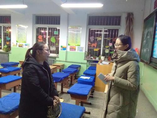 「超级宝妈」女孩带奖状回家，宝妈发朋友圈炫耀，亲戚的一句评论让她撤回