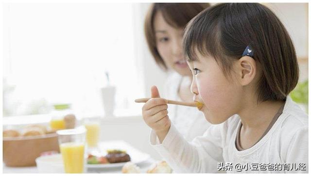 [你的育儿经]孩子吃饭有这3种表现，长大可能没有出息，妈妈赶紧帮孩子改了吧