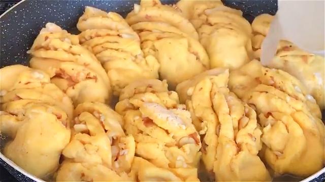 玉米面最好吃的做法，看着都流口水，暄软细腻，越嚼越香