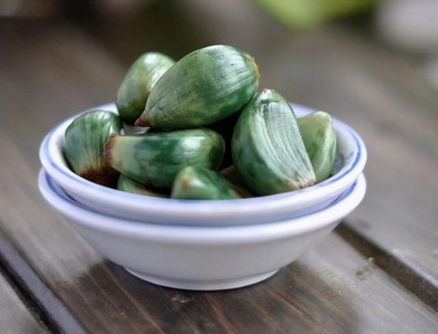 腌腊八蒜，别直接加醋泡！牢记4点，1天变绿，酸香脆爽，超简单