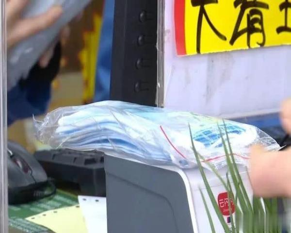 光明网■儿童口罩需求提高 部分药店加大采购力度