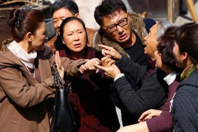 你的育儿经|准备着午饭，被一奶奶怒怼：“别剁了，吵着我孙子睡觉”，真怕了