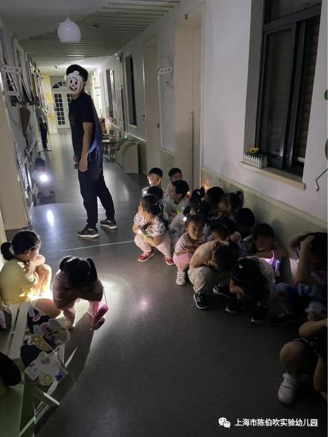 夜晚、睡衣、幼儿园、寻宝……快走进宝山这个幼儿园的“精彩奇妙夜”