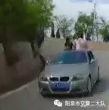 你的育儿经|@家长们,不要再让孩子探出天窗,真的很危险! | 回音壁