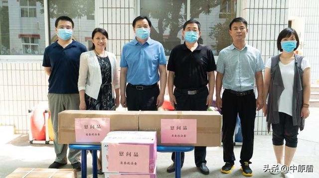 超级宝妈|省委政法委：庆六一送慰问
