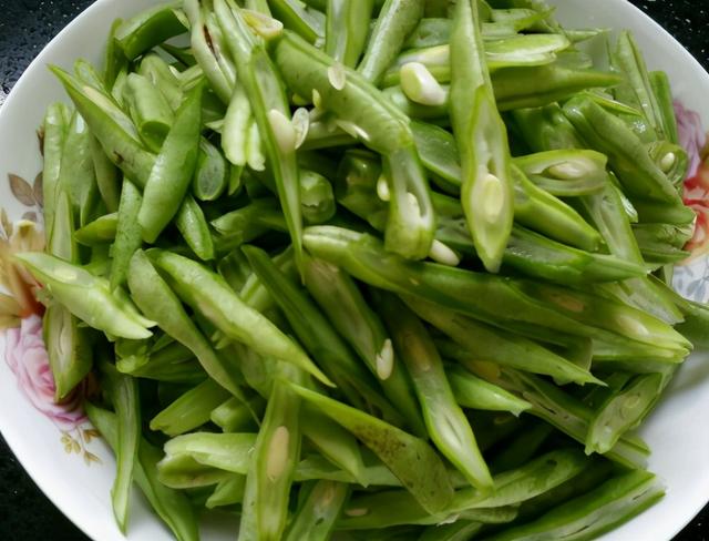 冬天，遇到我从不手软的蔬菜，每天吃一点，孩子常吃补钙还长个