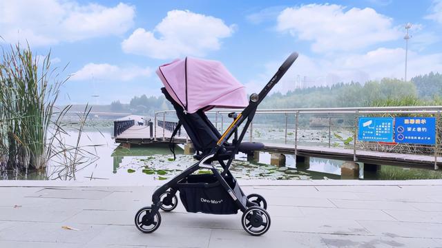 奶奶带娃挖土玩？爸爸称天冷没让娃出去！一招带你解锁带娃新姿势