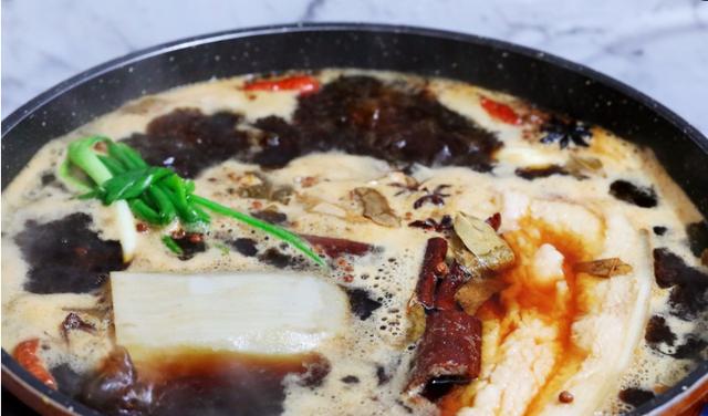 下酒菜的首选，自己做的卤味，比外面的新鲜卫生，还有料