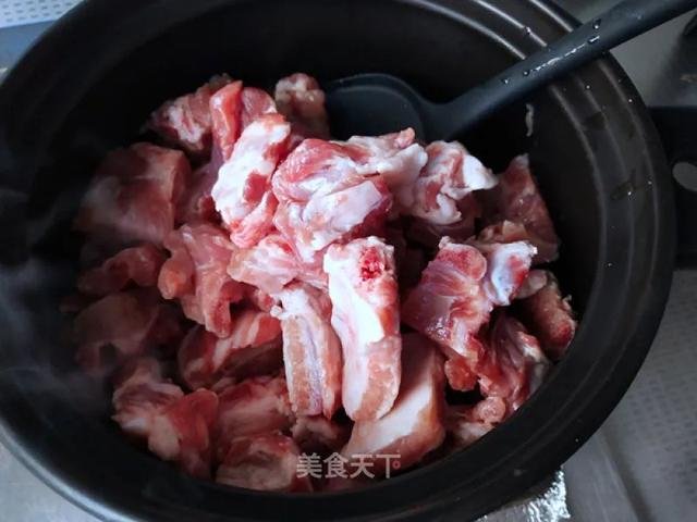 天冷了，自制一份香喷喷的煲仔饭！有菜有肉，越嚼越香