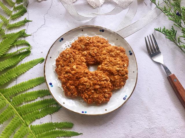 儿子爱吃的红糖燕麦饼，营养又健康，做早餐太合适了