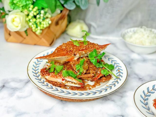 螃蟹别蒸了，试一试避风塘炒蟹，鲜香美味，肉质嫩滑，太过瘾了