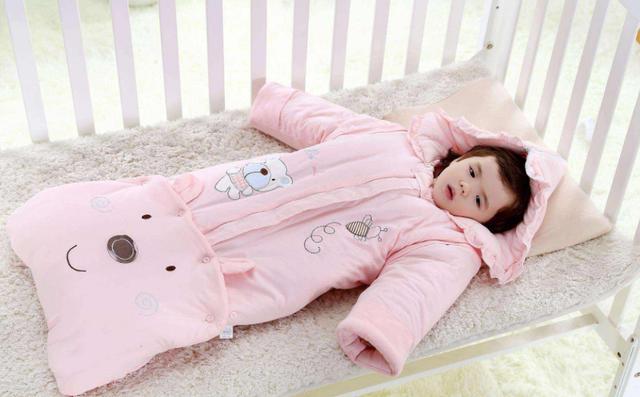 宝宝冬天睡觉踢被子，并非是因为热，可能是这几个原因所致