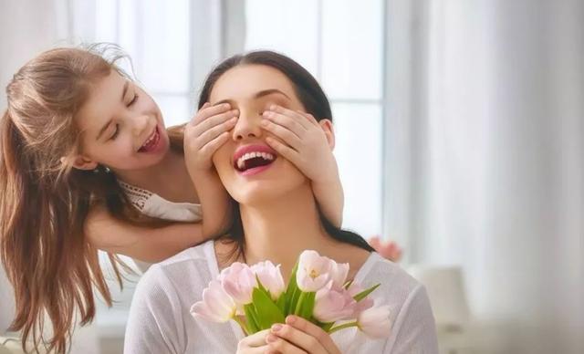 “整天就知道钱啊”，儿子对妈妈的怒吼，反应了如今的现状