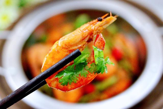 做虾别只会水煮、盐焗，试试香辣芸豆丝爆虾，味道鲜香，方便