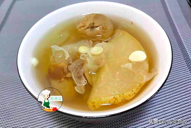 冬天银耳和此一起煮，每天喝一小碗，润肤又营养，温暖美丽过冬天