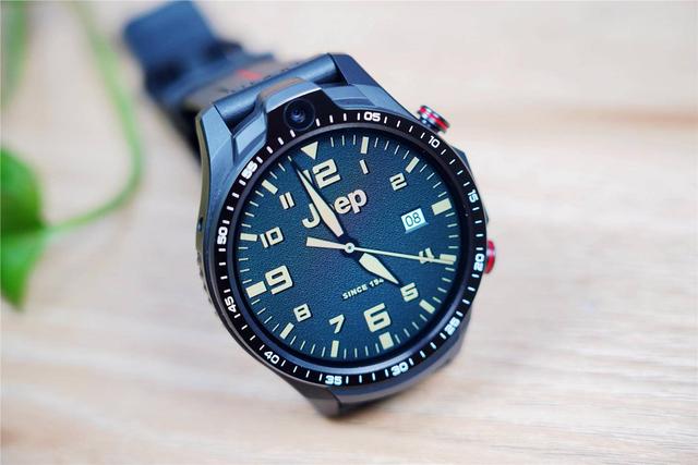 64G内存，双摄、支持独立通话、微信和，这是要取代手机吗