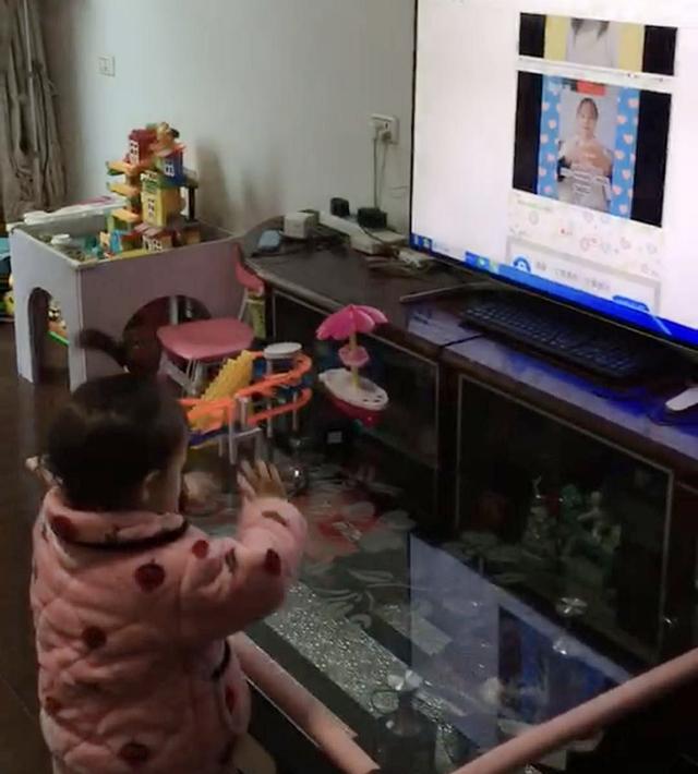 「超级宝妈」停课不停学，别样的开学准备