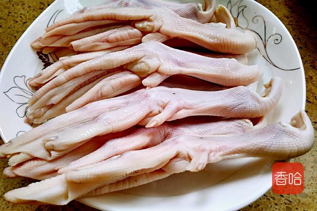 鸭掌这样做太香了，口感嫩滑香醇，一次一盘也不够吃