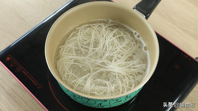 超级宝妈：原来面条还能这么吃，长知识啦，制作简单又营养，给宝宝做起来