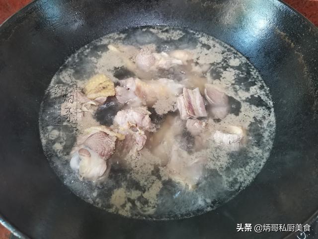 冬天，这食材和鸭肉是一对，炖汤清火去燥，隔天喝一次温暖过冬天