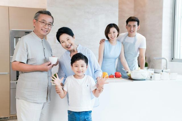 家里有老人带娃，有三句话不能反复当孩子面说，说多了娃容易不孝