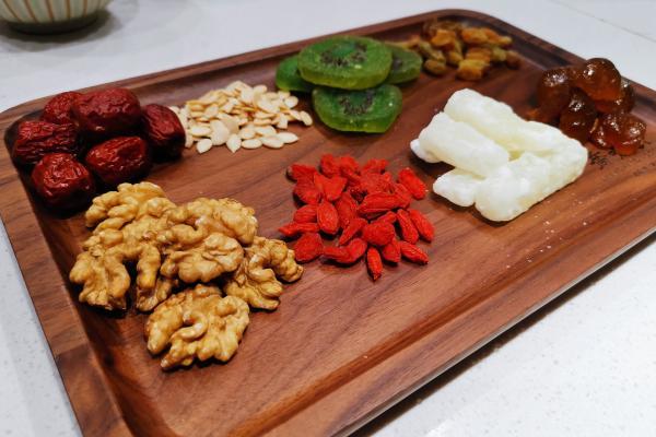 八宝饭|有的靠“秒杀”，有的日销2万只……上海最热门的八宝饭为什么好吃？