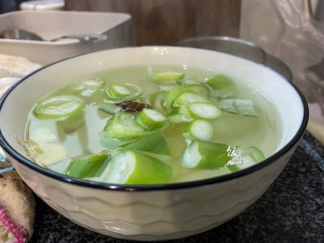 明日冬至，为家人第一次包饺子，鲜美多汁，不比饺子馆做得差