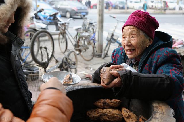 得了糖尿病难以长寿？43年坚持吃药，她做对3件事，同样长寿