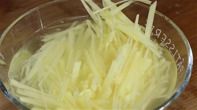 早餐不知道吃什么，试试用南瓜做，不油炸不用煎，健康营养又美味