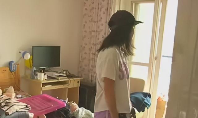 租房后女子与舍友住在一起，当上二房东后房主不乐意，房东：你们违约了扣押金