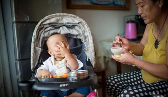大眼睛的女孩|8个月宝宝体重23斤，体检时被医生批：米糊没什么营养，要少吃
