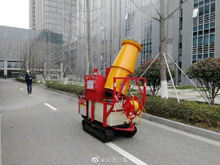 『光明网』智能高效环卫消毒机器人1小时可消杀4万平方米以上