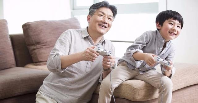 你的育儿经■我姥爷“缺”心眼，4岁外孙学错话惹人笑，背后现象让人陷入沉思