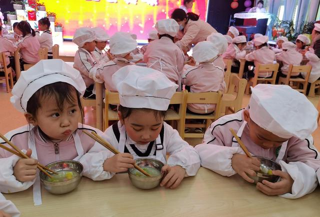 渝北：包汤圆 吃汤圆 甜蜜迎新年