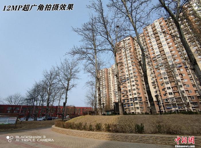 【中国新闻网客户端】5G上装硬核升级释放旗舰性能 腾讯黑鲨游戏手机3评测